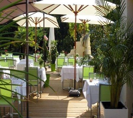 Logis Hotels - Le Pont Bernet - Hotel 2 Etoiles Et Restaurant Le Pian-Médoc Екстериор снимка