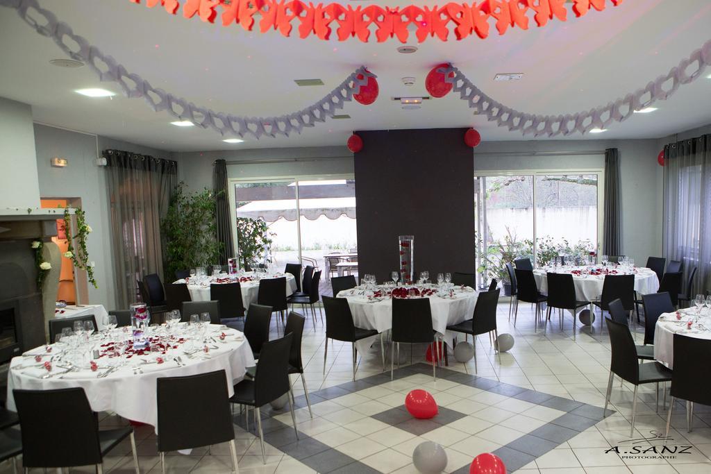 Logis Hotels - Le Pont Bernet - Hotel 2 Etoiles Et Restaurant Le Pian-Médoc Екстериор снимка
