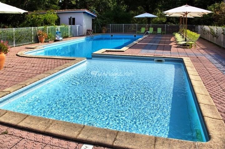 Logis Hotels - Le Pont Bernet - Hotel 2 Etoiles Et Restaurant Le Pian-Médoc Екстериор снимка